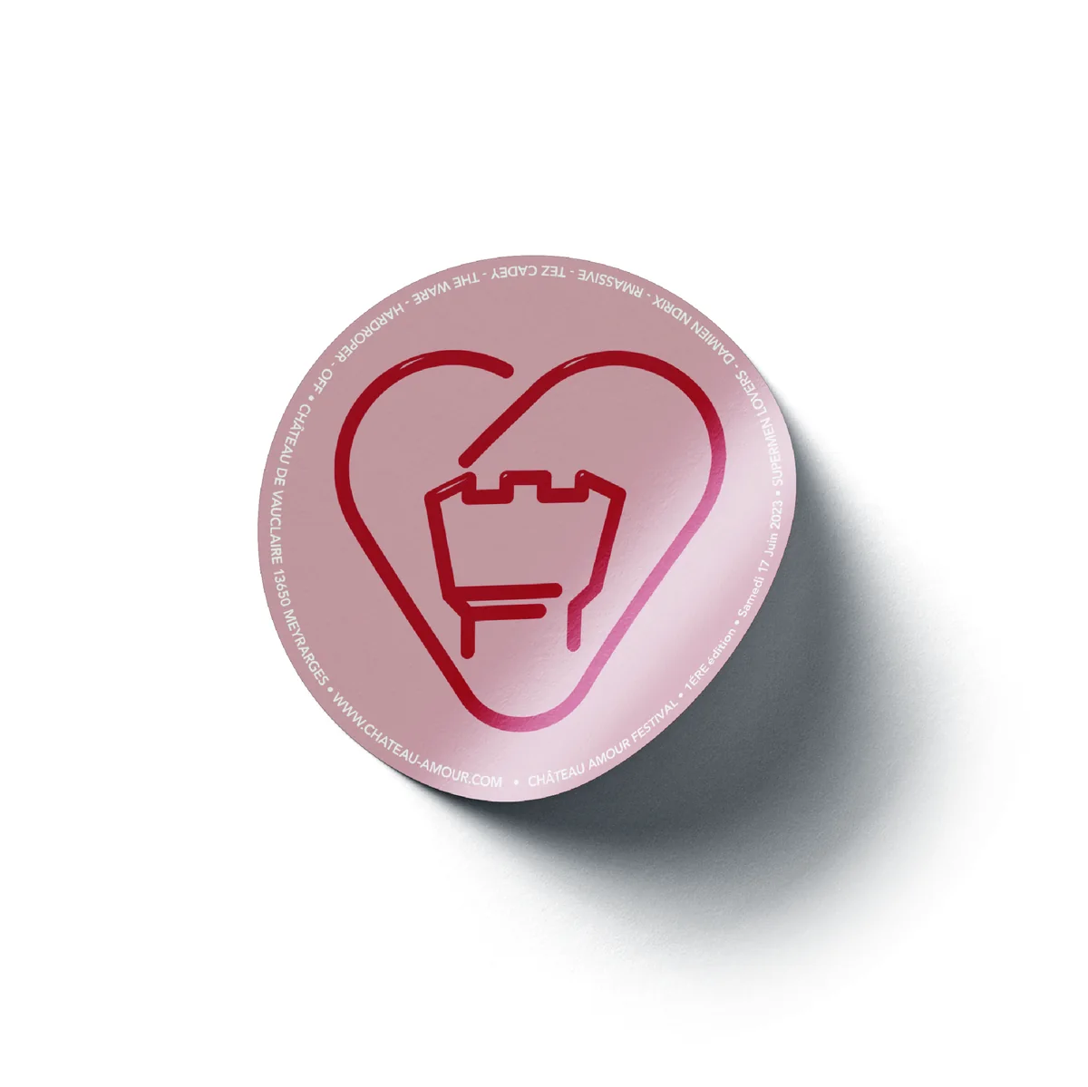 The round sticker with a raised edge: the mark in red at the centre, the line-up written around the rim